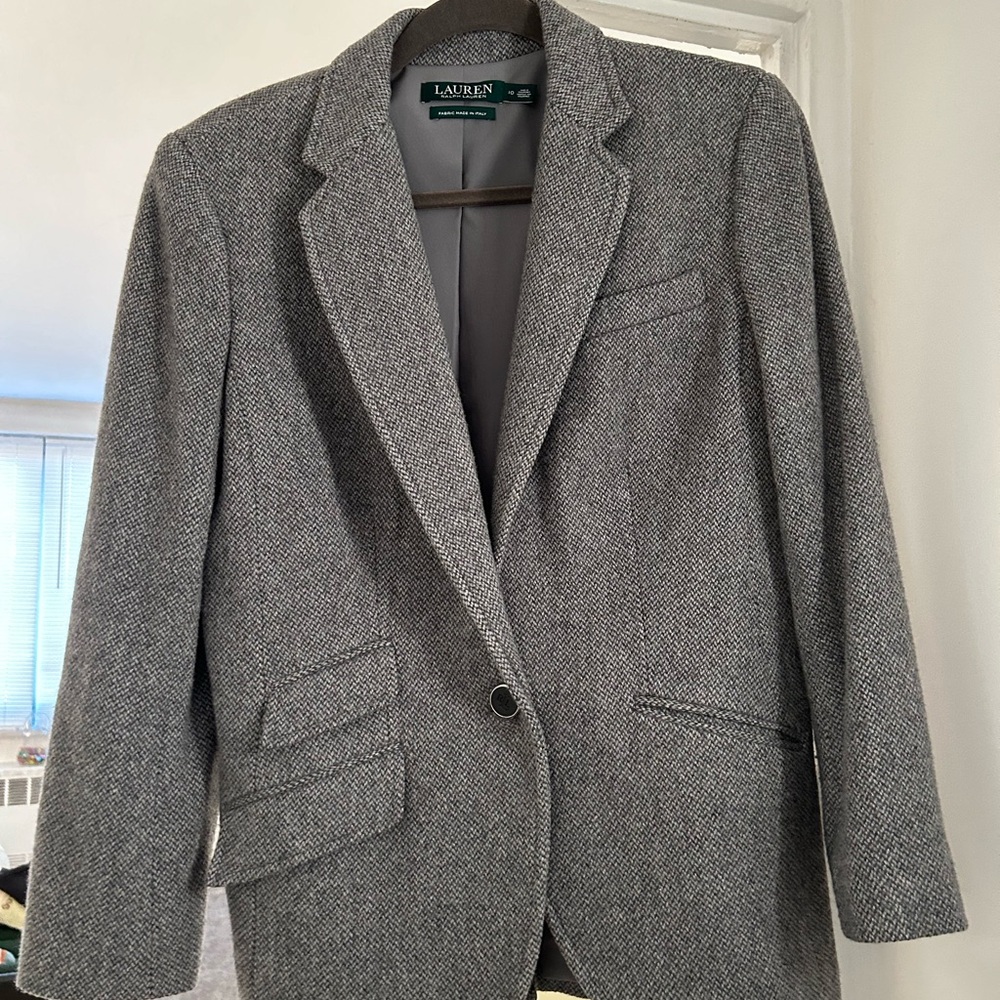 Grey tweed Ralph Lauren blazer single breasted size 10.  Excellent condition.